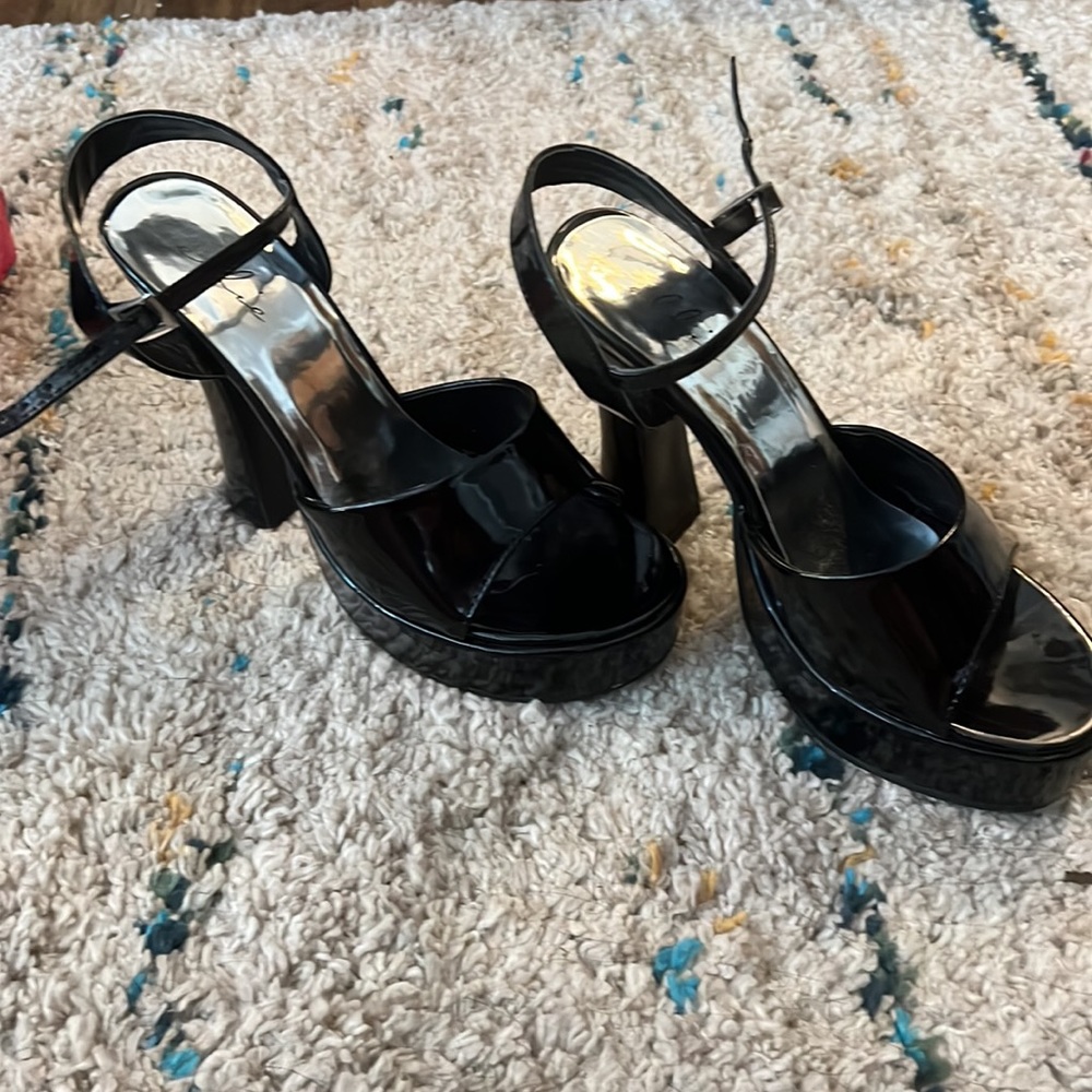 Shoes - Picture 6 of 9